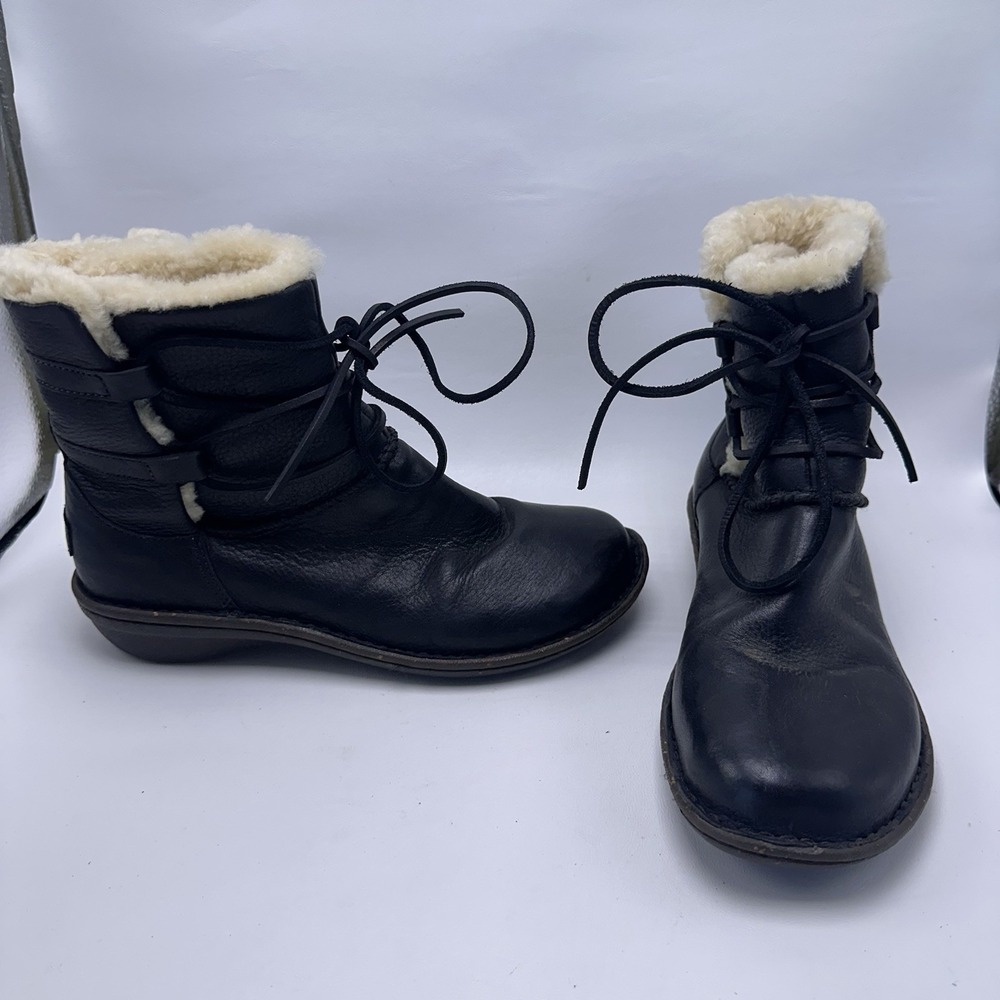 UGG Caspia Boots Black Leather Lined Lace Up Women's Size 10 Booties 1932